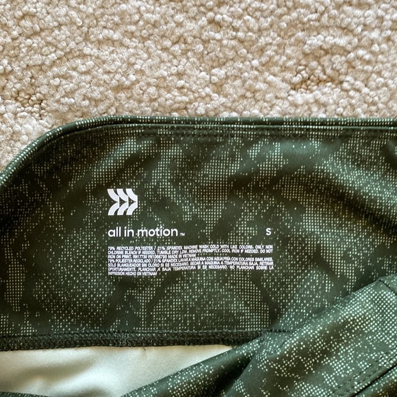 Snake print leggings. - Picture 3 of 3